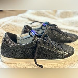 P448 Sneakers size 7